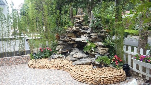 Thiết kế sân vườn trước nhà đơn giản