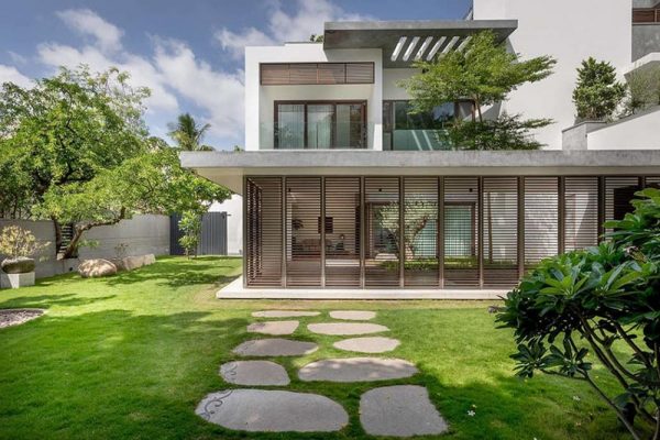 Thiết kế sân vườn trước nhà đơn giản