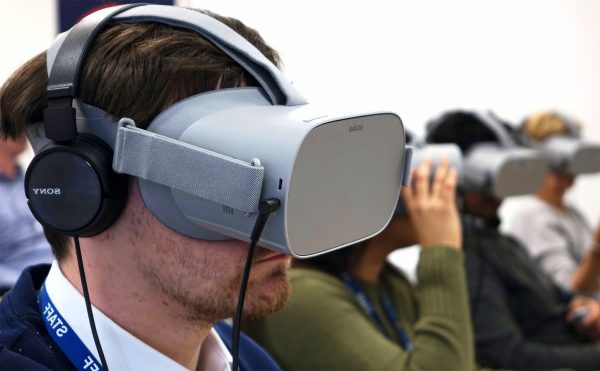 VR, AR và MR khác nhau như thế nào? Chơi game thực tế ảo có gì hay ho? | Tinh tế